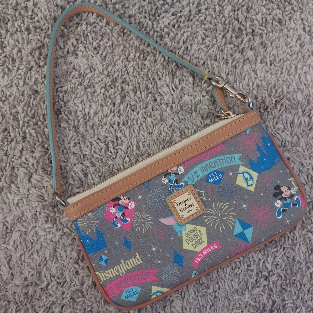 NEW Dooney & Bourke runDisney Marathon Running Wallet - Disney Wristlet - Picture 6 of 8